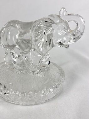 Oneida Capris Crystal Elephant Mother Baby on Base Trunk Up Wildlife Figurine